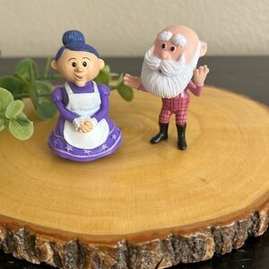 EUC Playing Mantis Rudolph Island Misfit Toys 2003 Santa W/2002 Ms. Claus Set